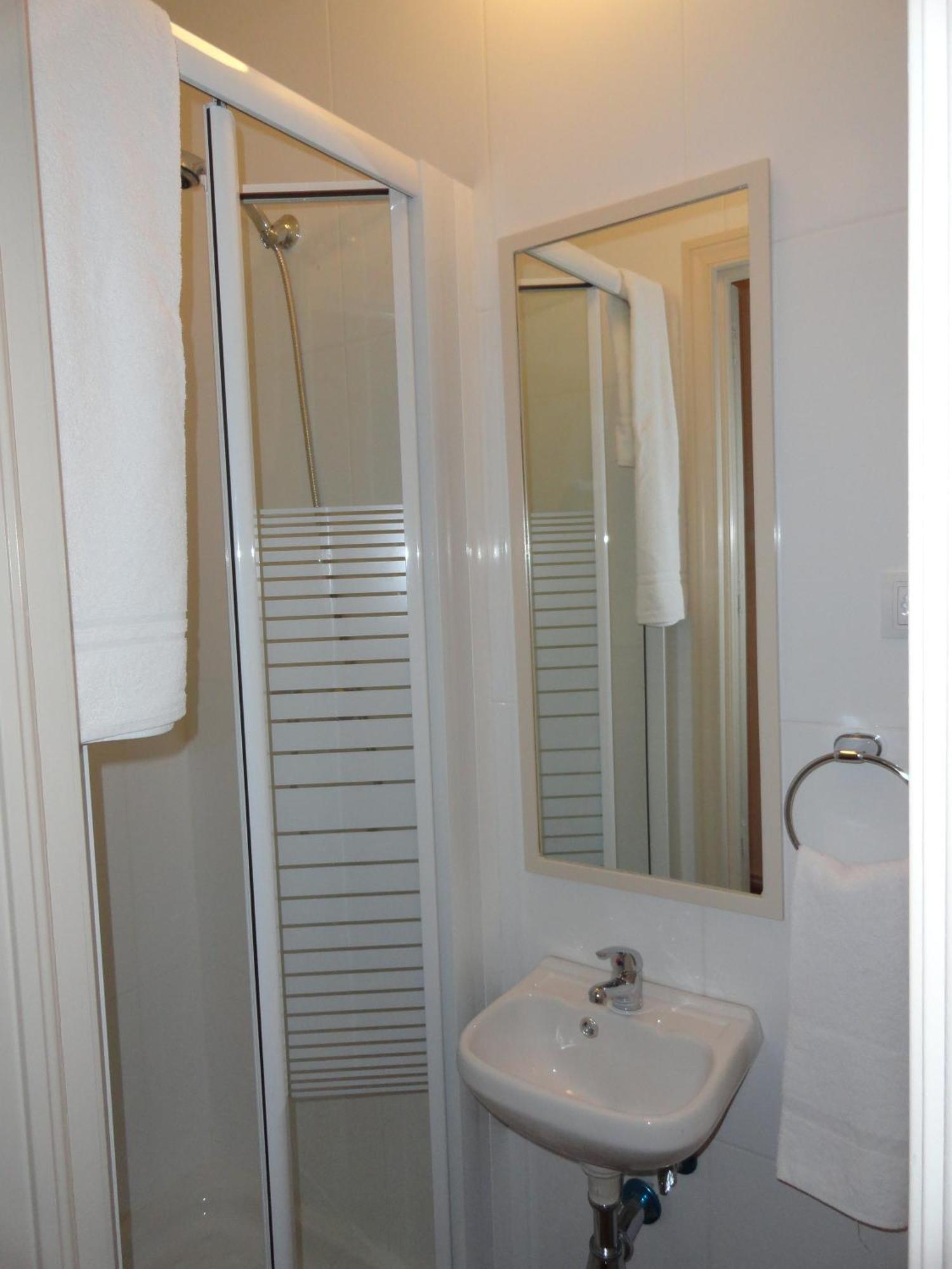 Hostal Alistana Мадрид Екстериор снимка