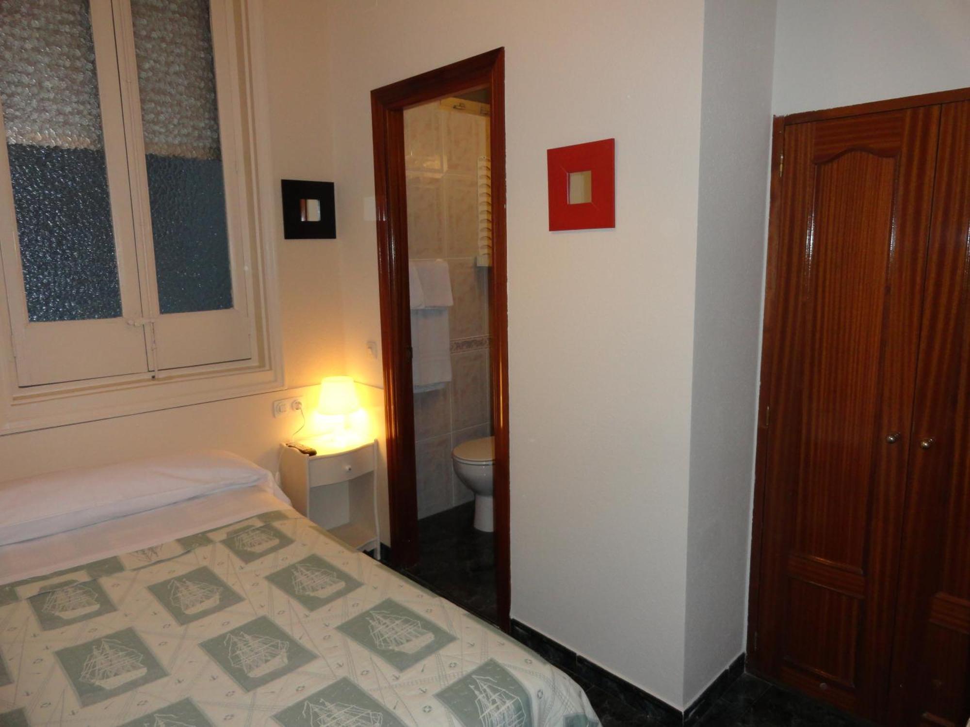 Hostal Alistana Мадрид Екстериор снимка