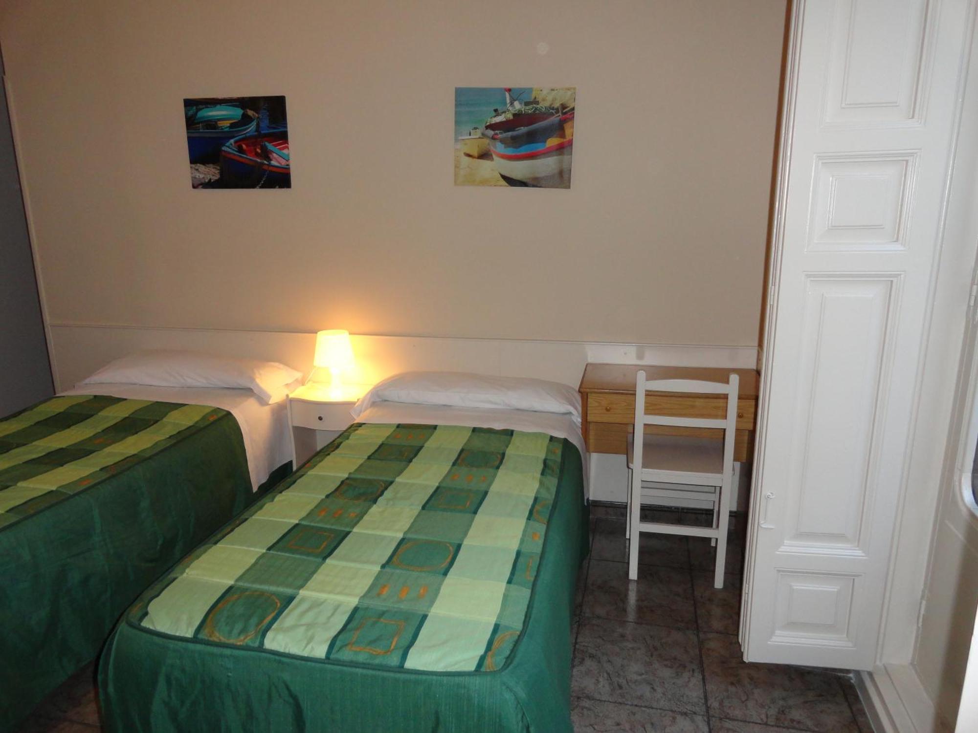 Hostal Alistana Мадрид Екстериор снимка