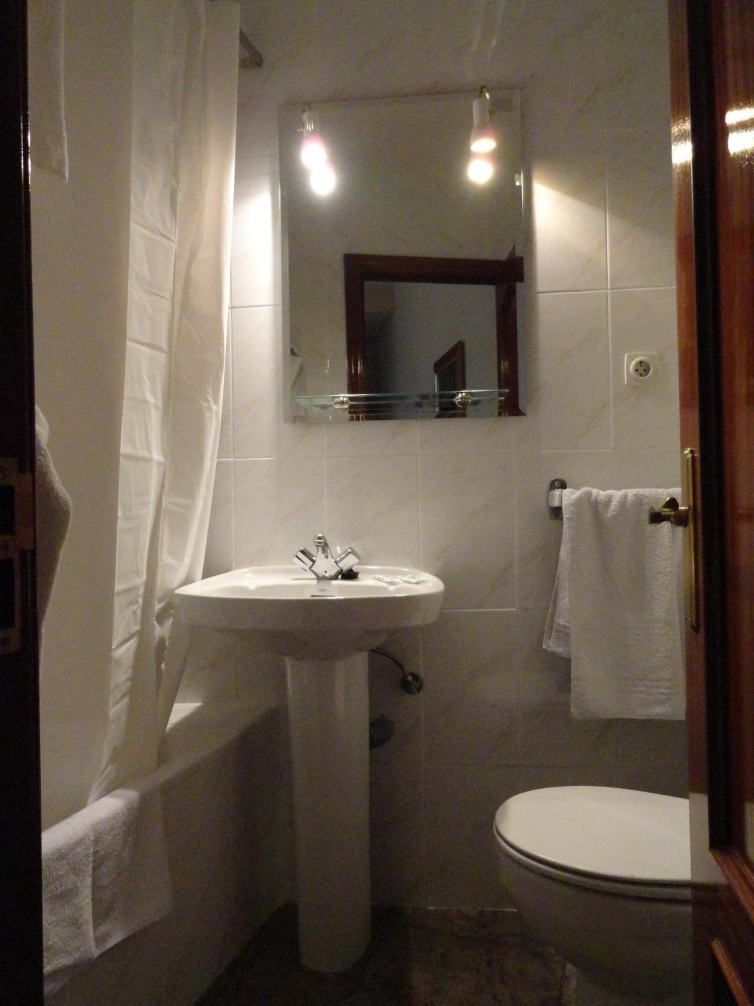 Hostal Alistana Мадрид Екстериор снимка