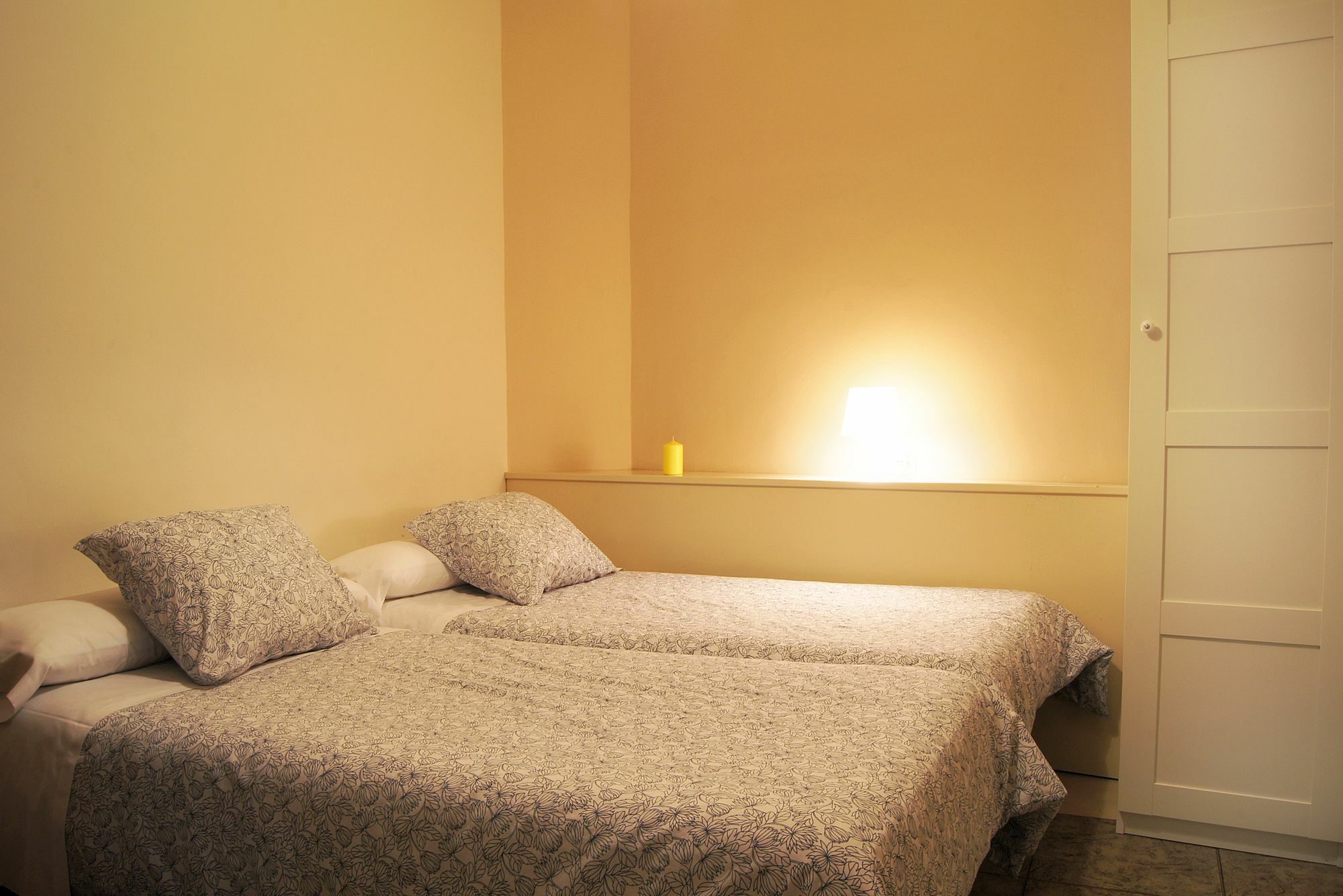 Hostal Alistana Мадрид Екстериор снимка