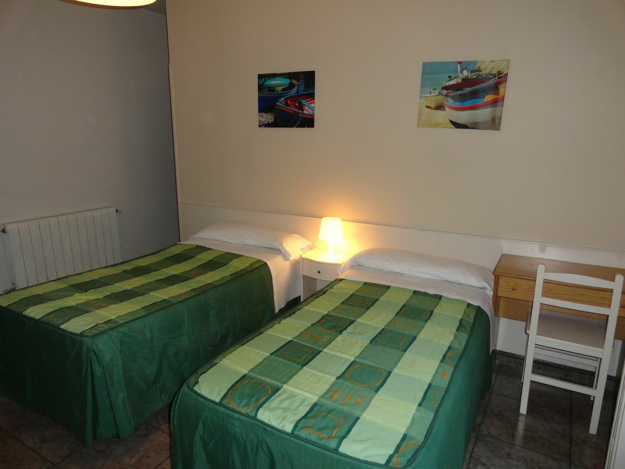 Hostal Alistana Мадрид Екстериор снимка