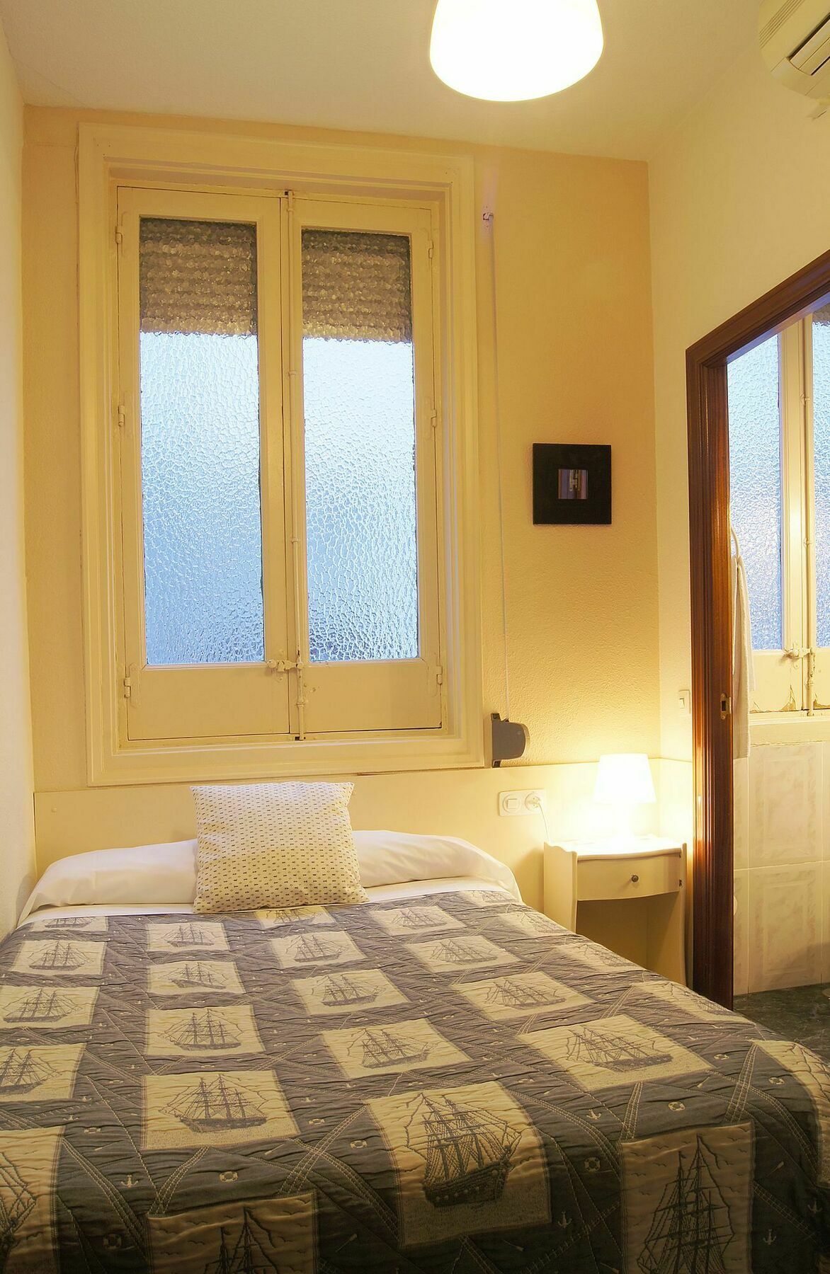 Hostal Alistana Мадрид Екстериор снимка
