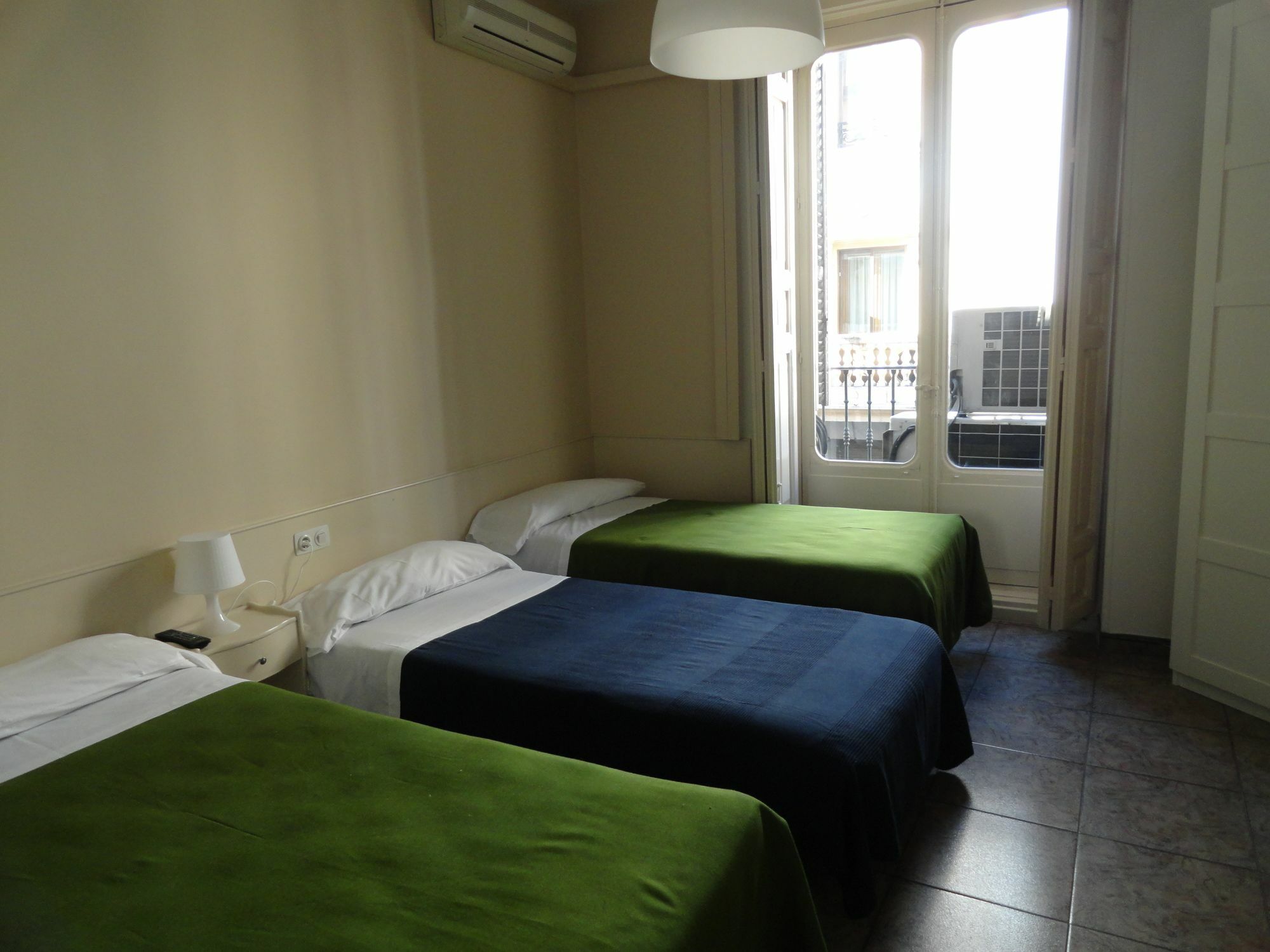 Hostal Alistana Мадрид Екстериор снимка