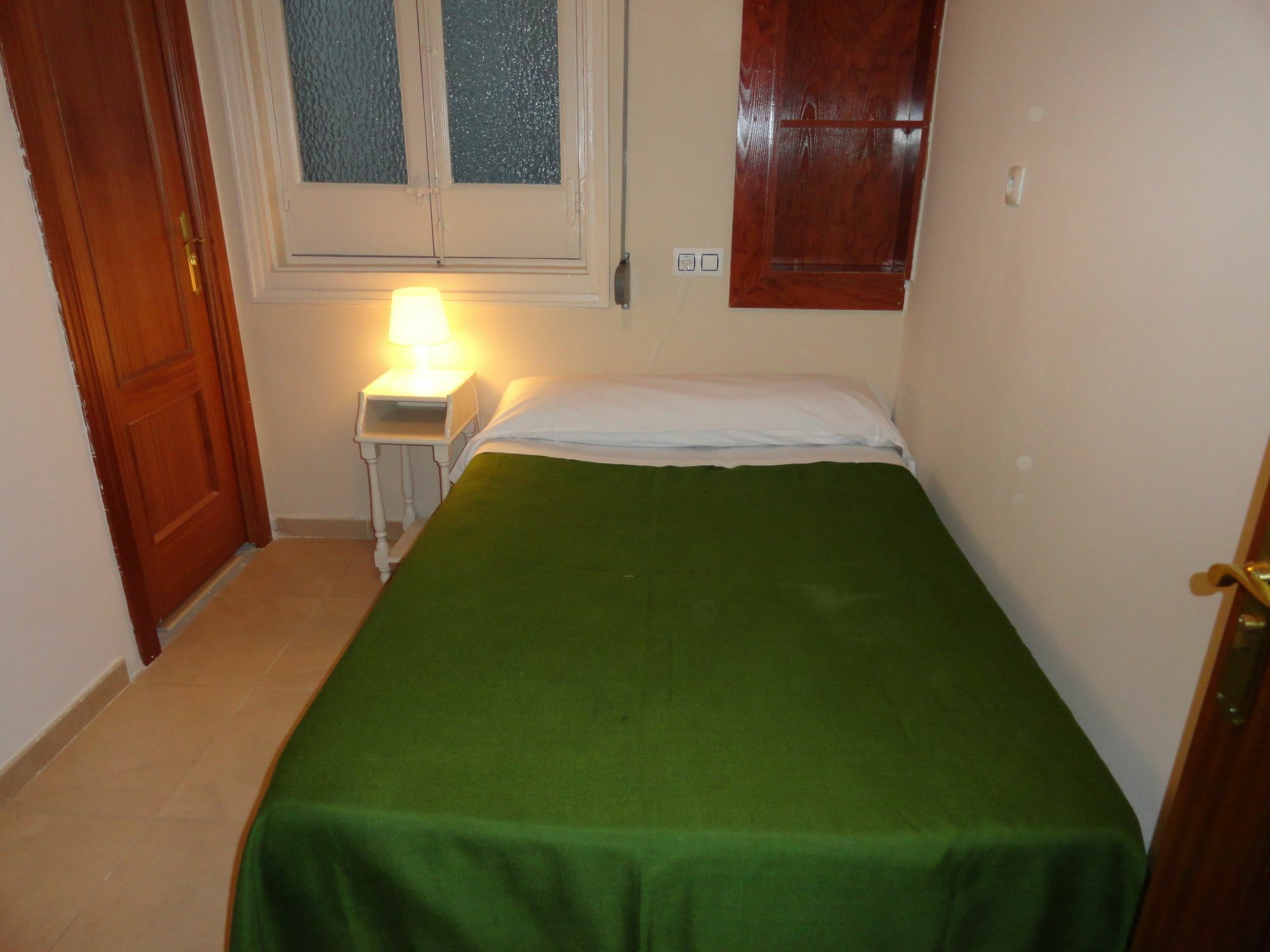 Hostal Alistana Мадрид Екстериор снимка