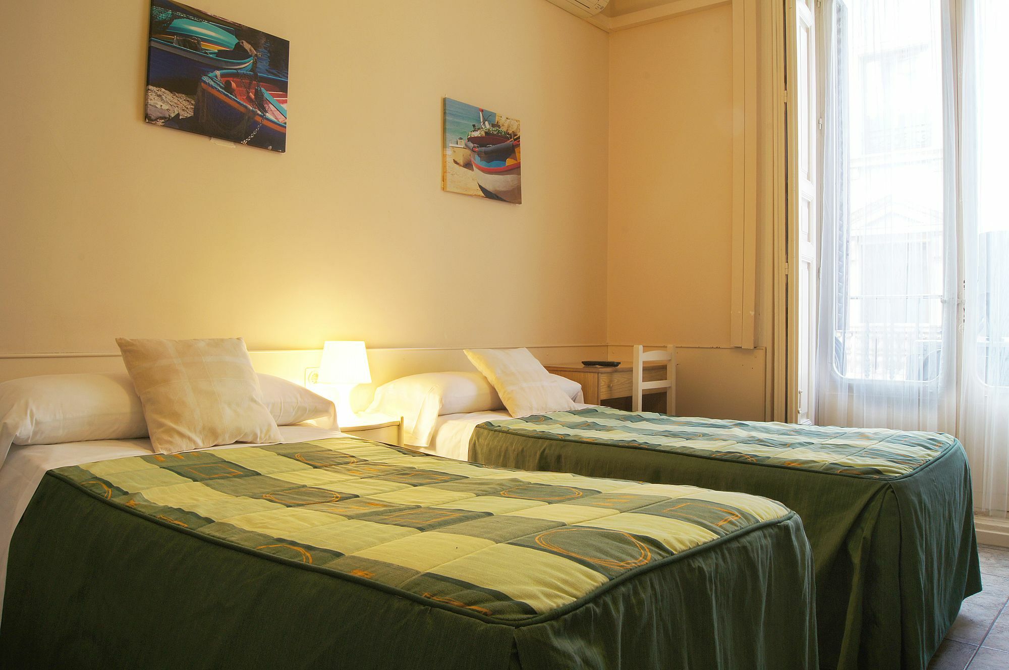 Hostal Alistana Мадрид Екстериор снимка