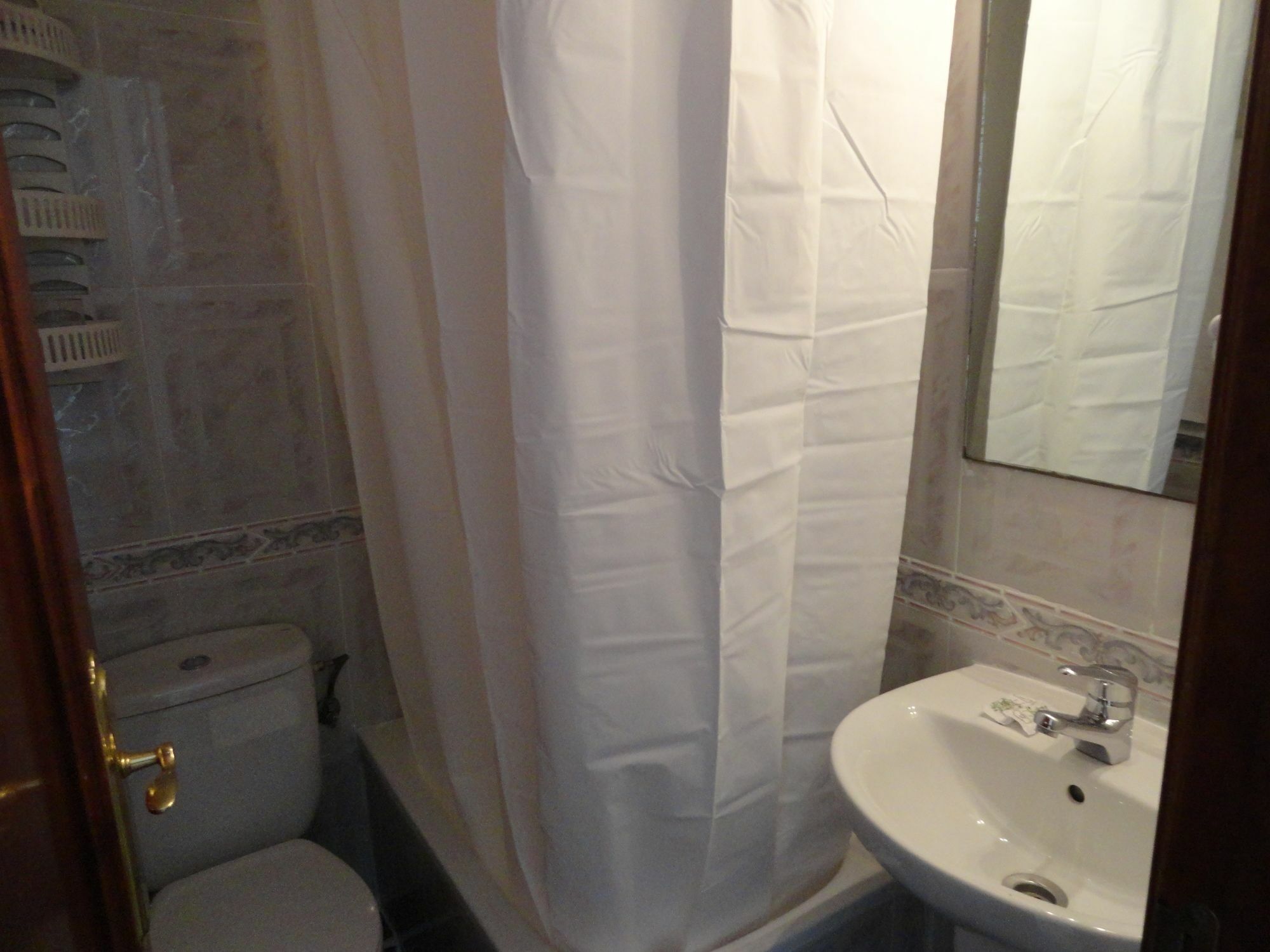 Hostal Alistana Мадрид Екстериор снимка