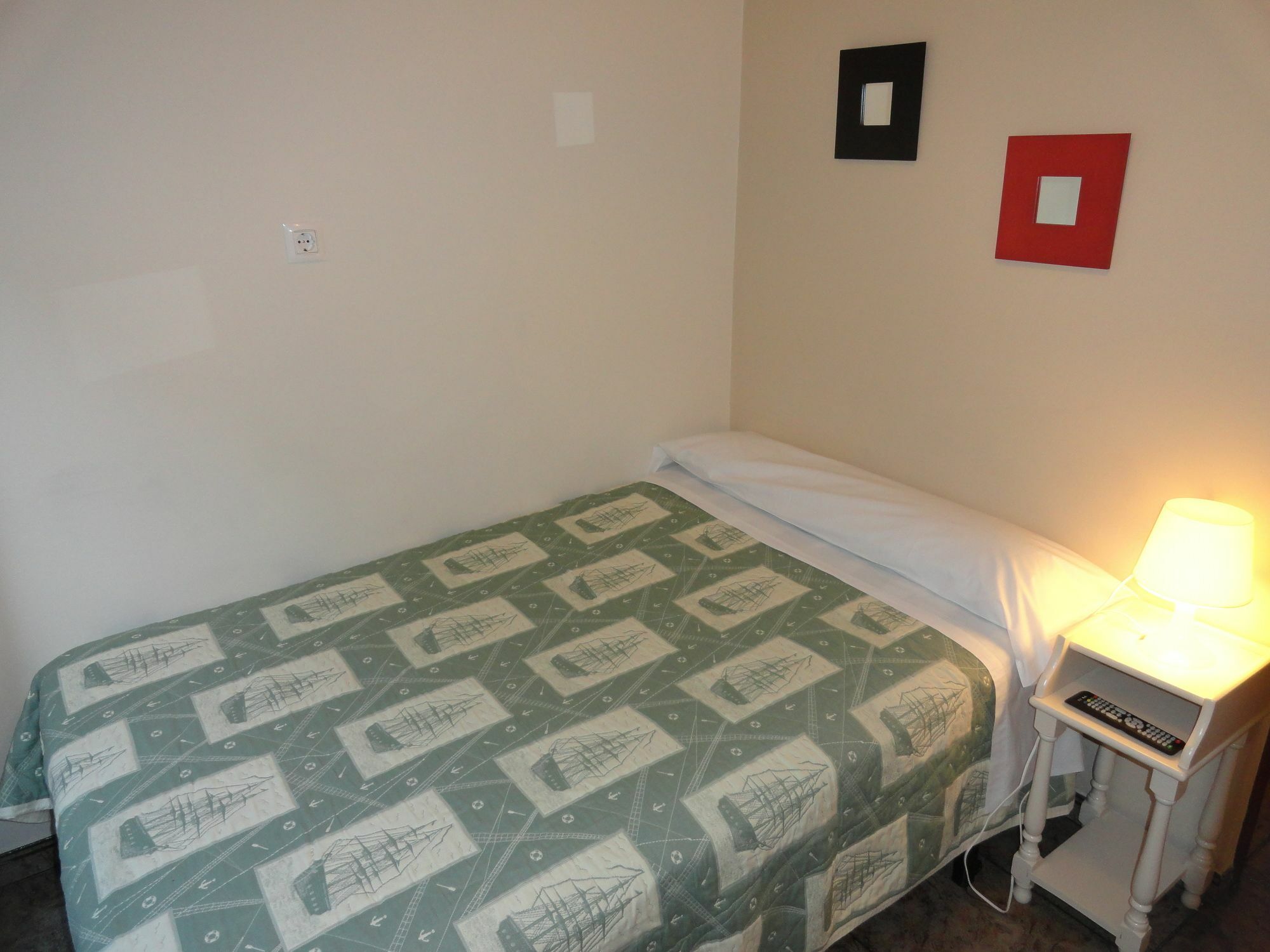Hostal Alistana Мадрид Екстериор снимка